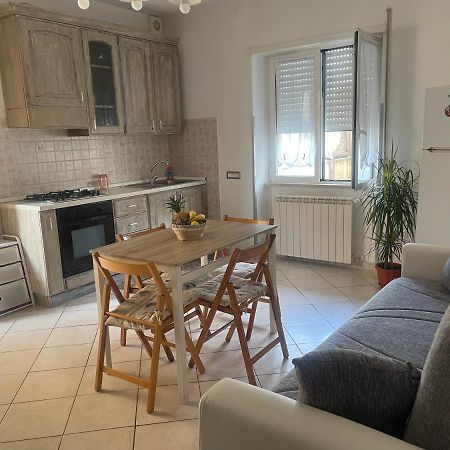 Airport Apartment Alloggio Turistico T&C Фиумичино Екстериор снимка