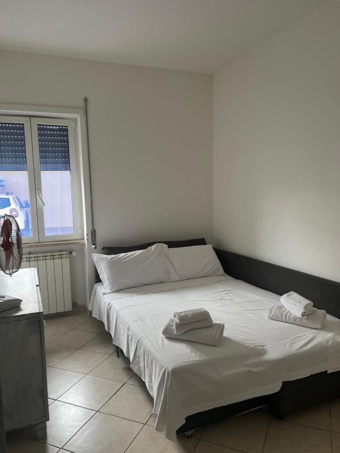 Airport Apartment Alloggio Turistico T&C Фиумичино Екстериор снимка